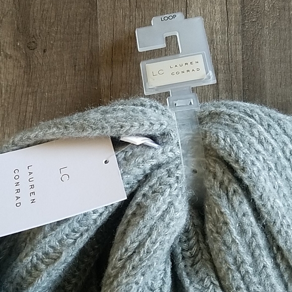 LC Lauren Condrad Gray Mettalic Infinity Scarf NWT - Picture 3 of 5